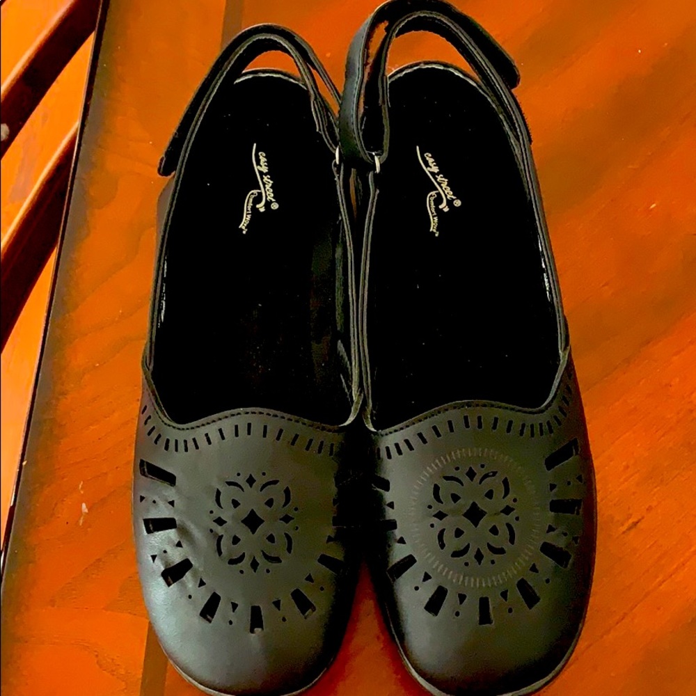 Easy Street Comfort Wave black Sandals